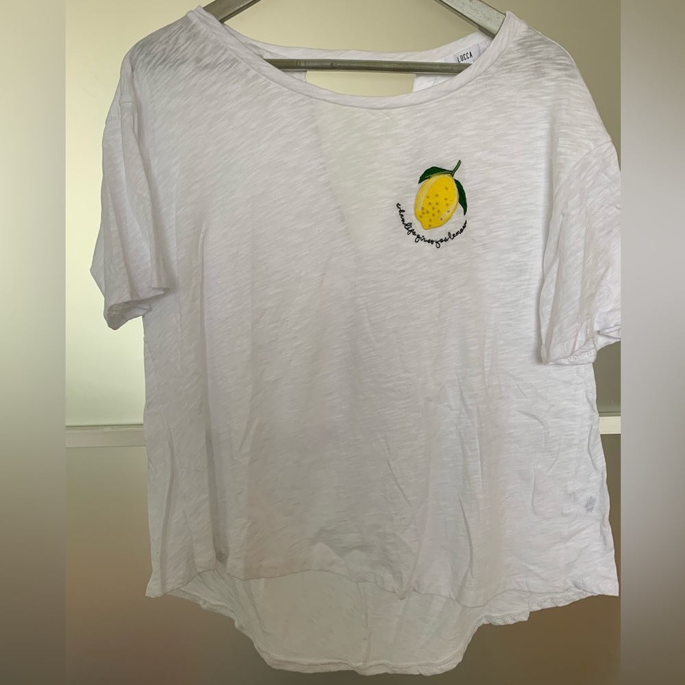 Flared white cotton 'when life gives you lemons' tee with back detail. M. NWOT